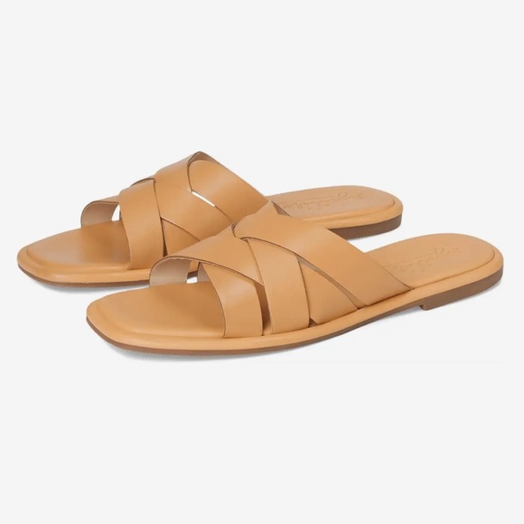 \Signature Journee Collection\• NWT Parkker Sandals - Picture 1 of 11
